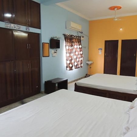 Radha Party Hall Kanchipuram Eksteriør billede