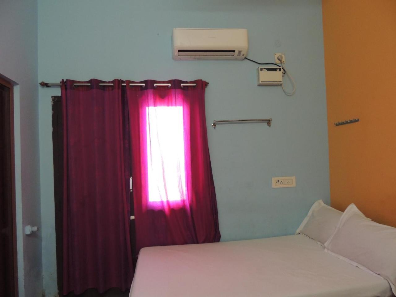 Radha Party Hall Kanchipuram Eksteriør billede