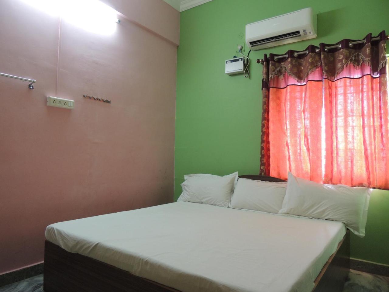 Radha Party Hall Kanchipuram Eksteriør billede
