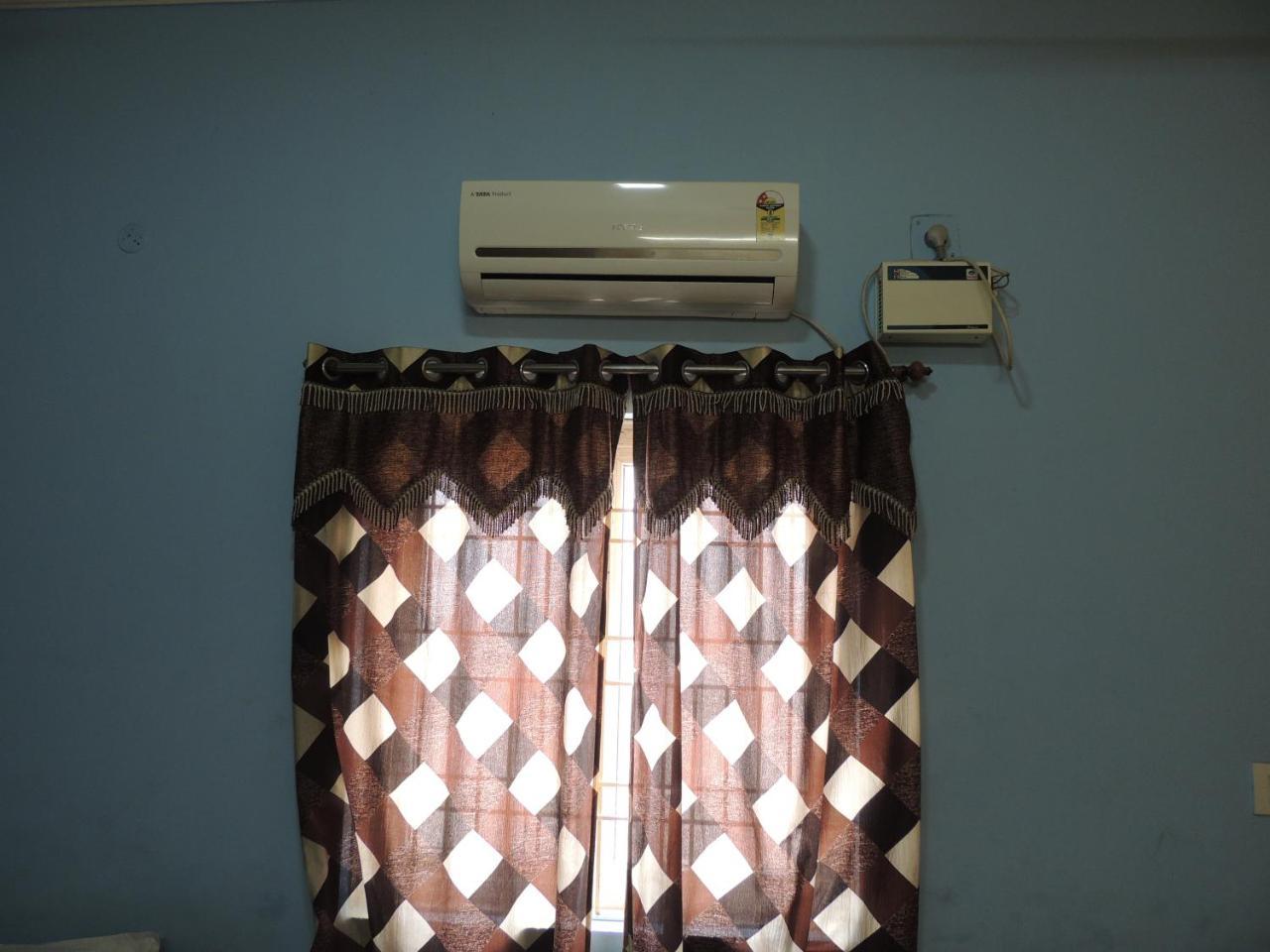 Radha Party Hall Kanchipuram Eksteriør billede