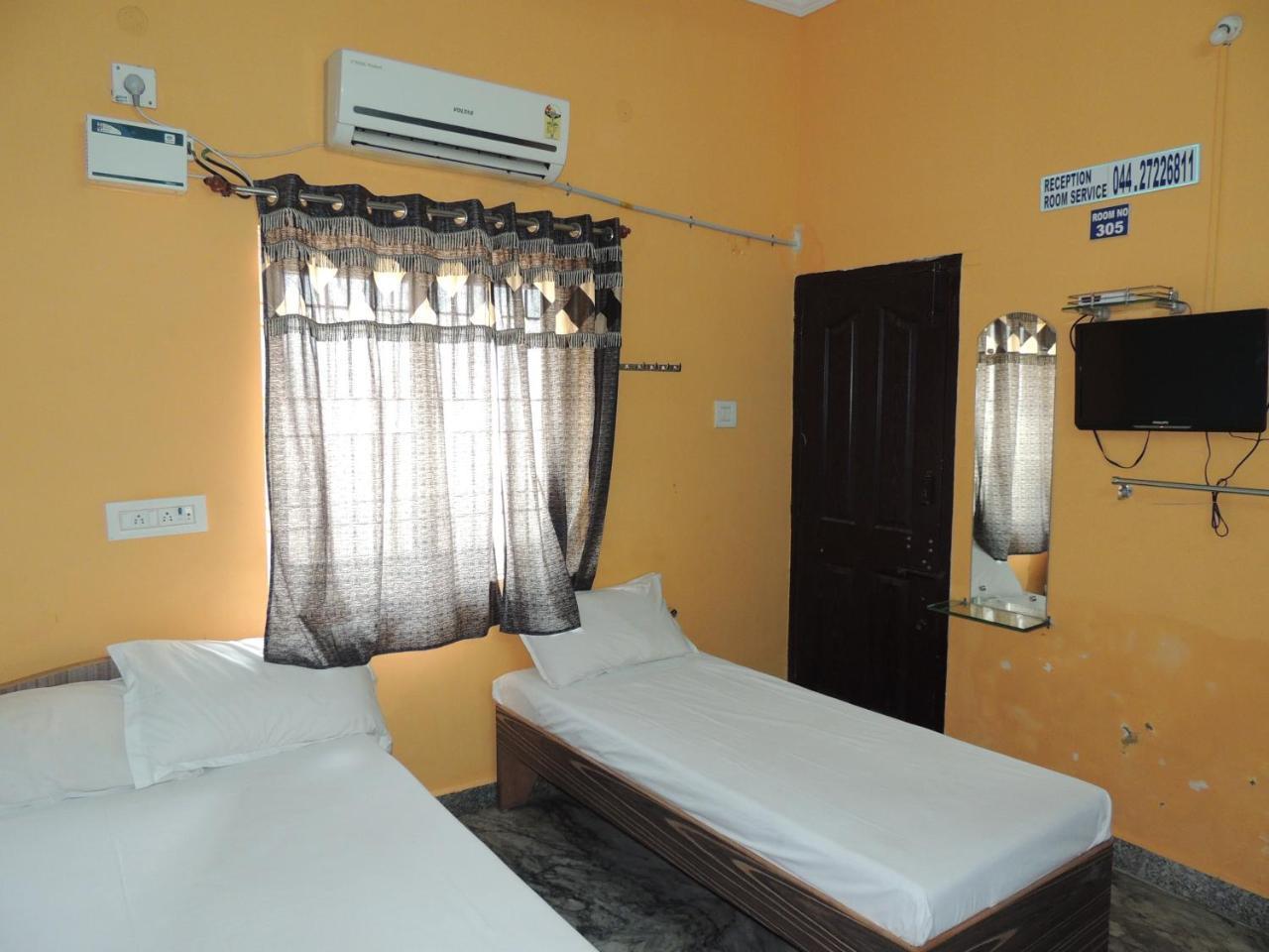 Radha Party Hall Kanchipuram Eksteriør billede