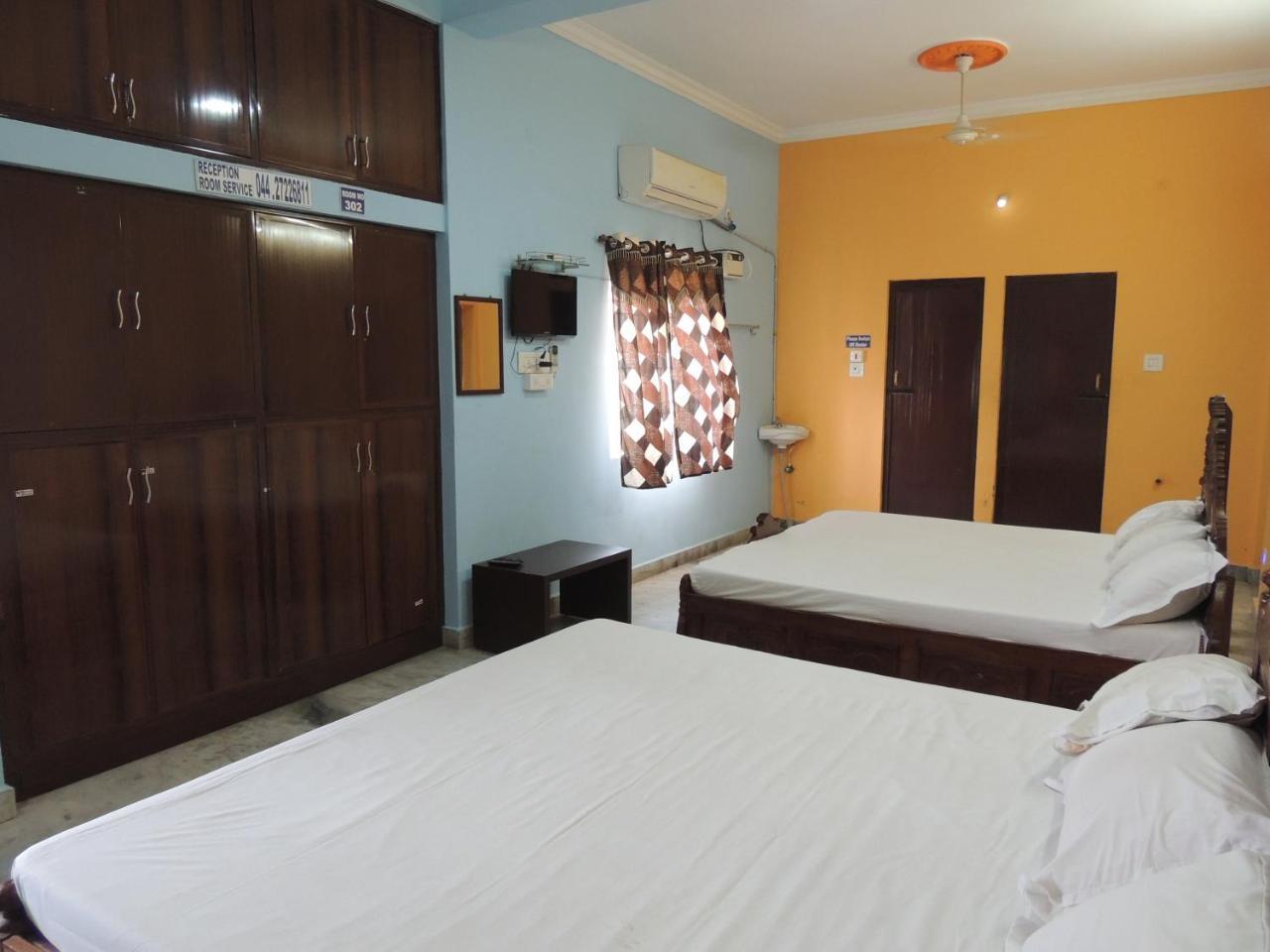 Radha Party Hall Kanchipuram Eksteriør billede