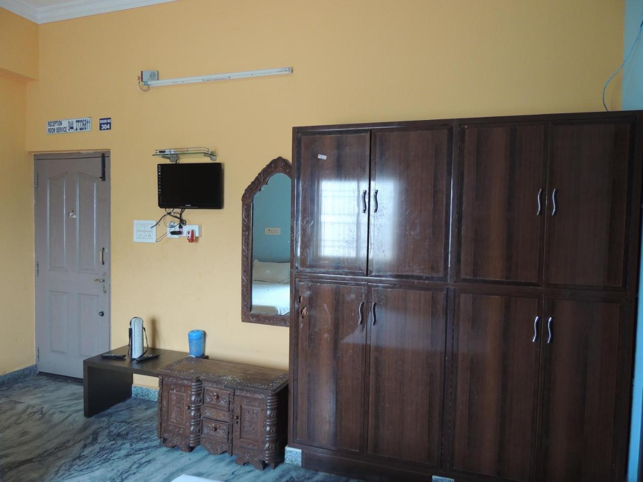 Radha Party Hall Kanchipuram Eksteriør billede