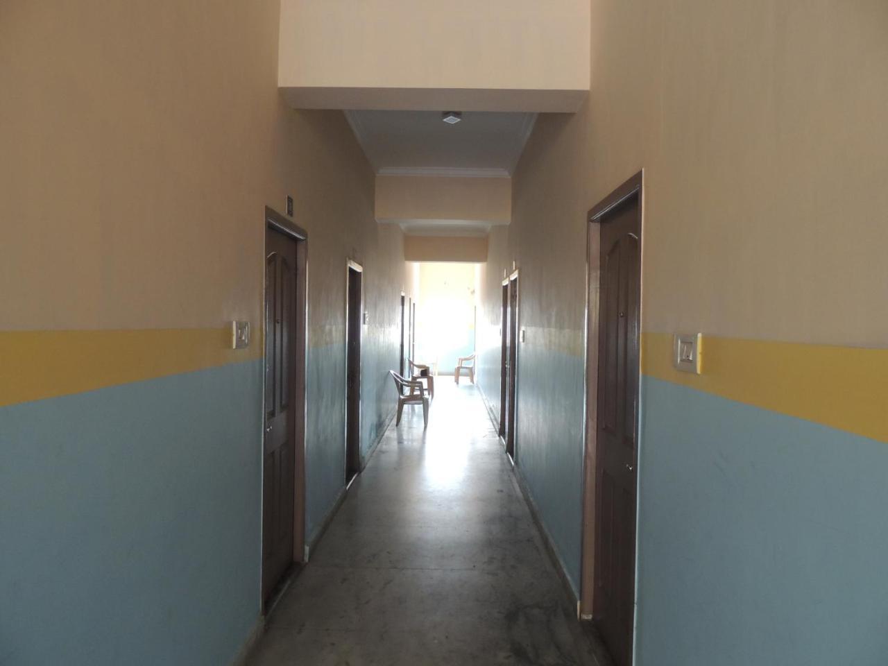 Radha Party Hall Kanchipuram Eksteriør billede